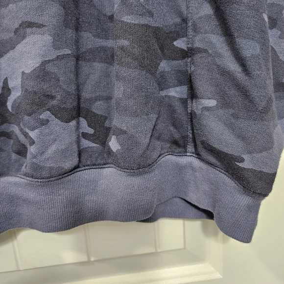 LIVI V-neck Pullover Short Sleeve Sweatshirt Navy Camo Plus Size 18/20 - Picture 4 of 7